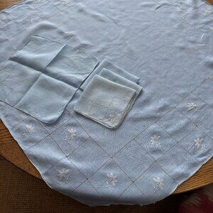 Vintage Cotton Tablecloth and Four Napkins